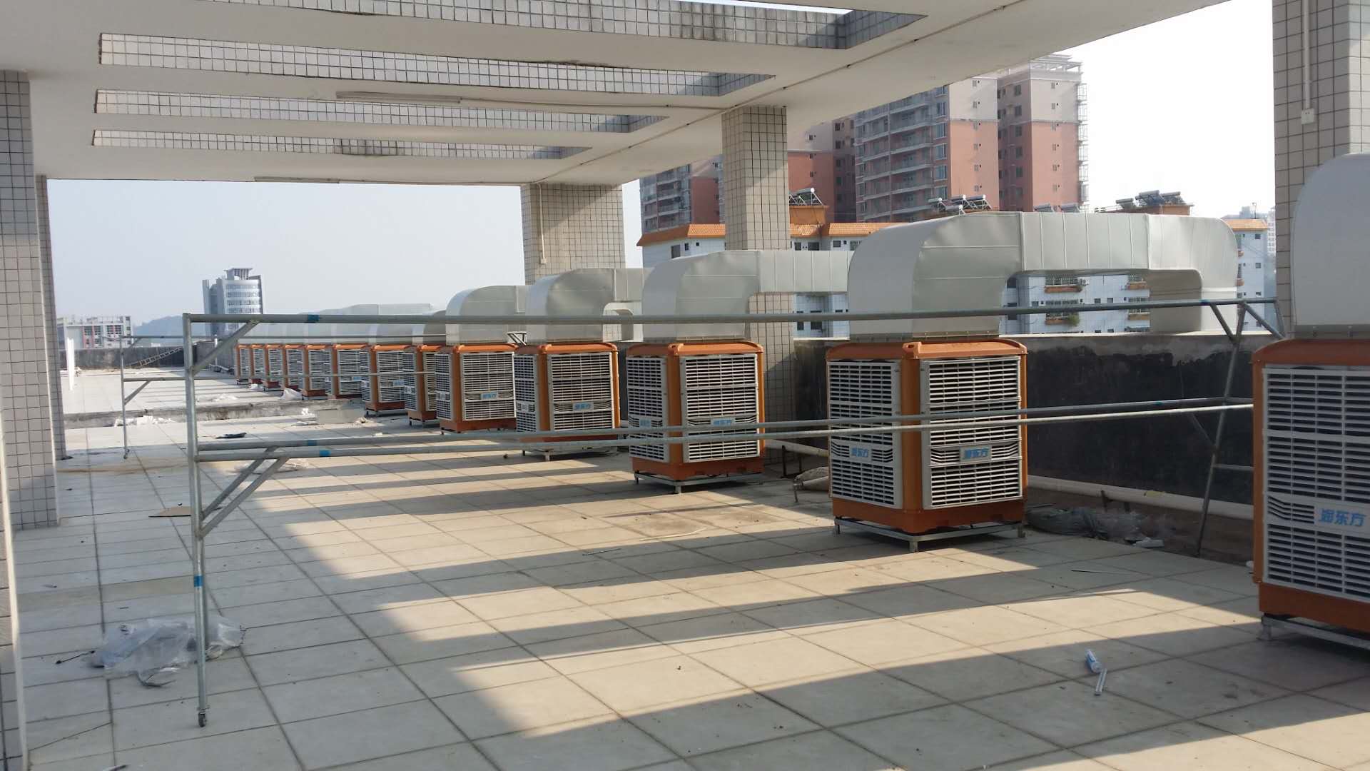 室內車間降溫12℃！湖北某食品有限公司車間使用扇機組合的工程案列...